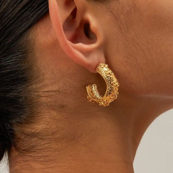 Anthropologie Jewelry - Vintage gold hoop earrings M411